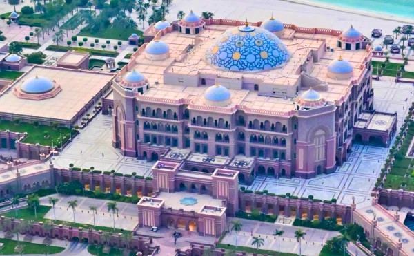Emirates Palace Guided Tour with Cappuccino