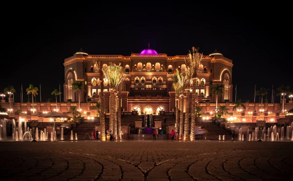 Emirates Palace Guided Tour with Cappuccino