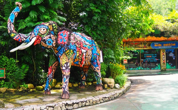 Safari World tour with lunch (sharing basis)