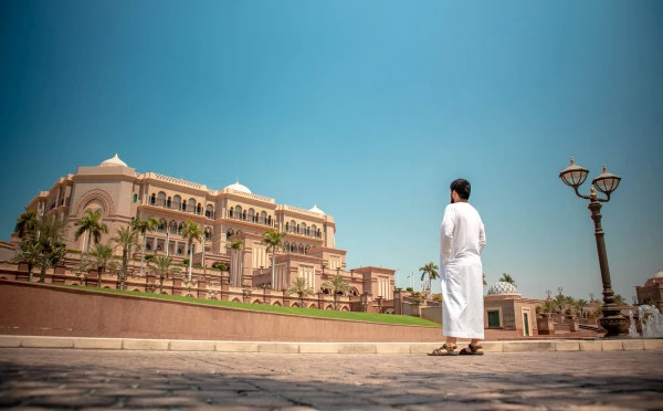 Emirates Palace Guided Tour with Cappuccino